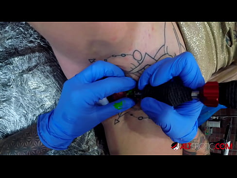 ❤️ An hottie thar a bheith tattooed Sully Savage fuair tattoo ar a clitoris ❌ Porn álainn ag porn % ga.befuck-net.ru%